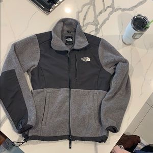 Ladies North Face Gray Denali jacket size small